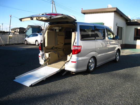中古福祉車両：トヨタ・アルファードV（2400cc・ガソリン車