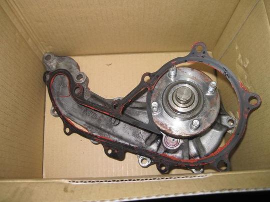 トヨタ 福祉車両　車椅子移動車　ウェルキャブ　200系　ハイエースリフト　１TR　ウォーターポンプ　水漏れ　埼玉県　川口市2013 (4).jpg